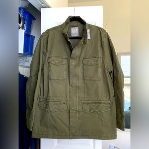 GAP, size Large, Army Green men’s utility coat with inner draw string.